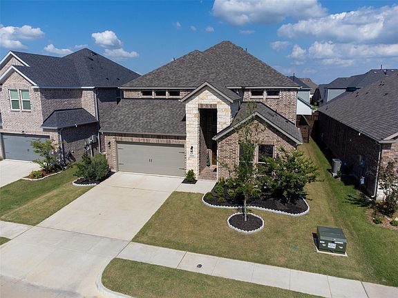 3rd image of 2421 Rosewood Way