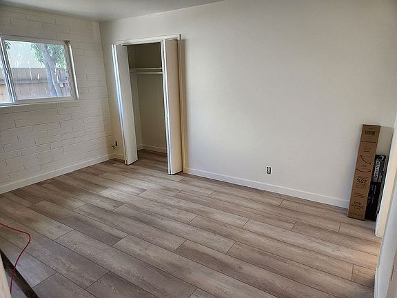 4th image of 922 E Montebello Ave
