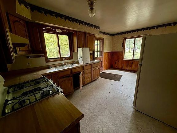 3rd image of 24507 430th St