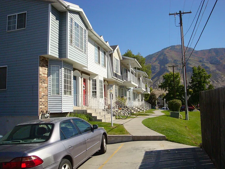 547 N 300 E #4 — Photo 7