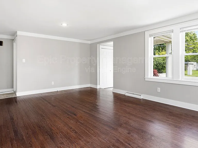 3117 Coucy Ave — Photo 7