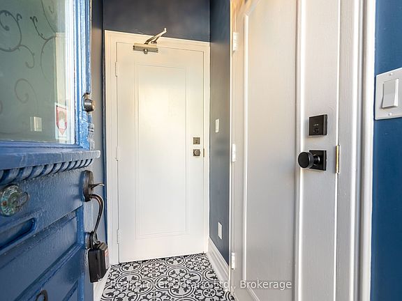 4th image of 279 Main St W #2