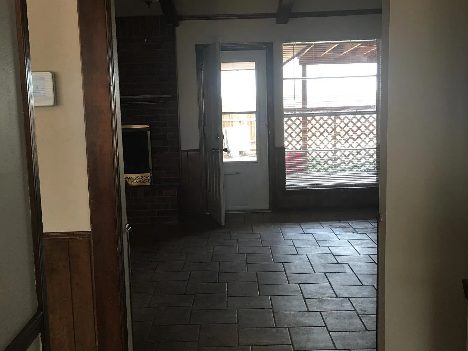 3 bed, 1351 sqft, $1,600 — Photo 2