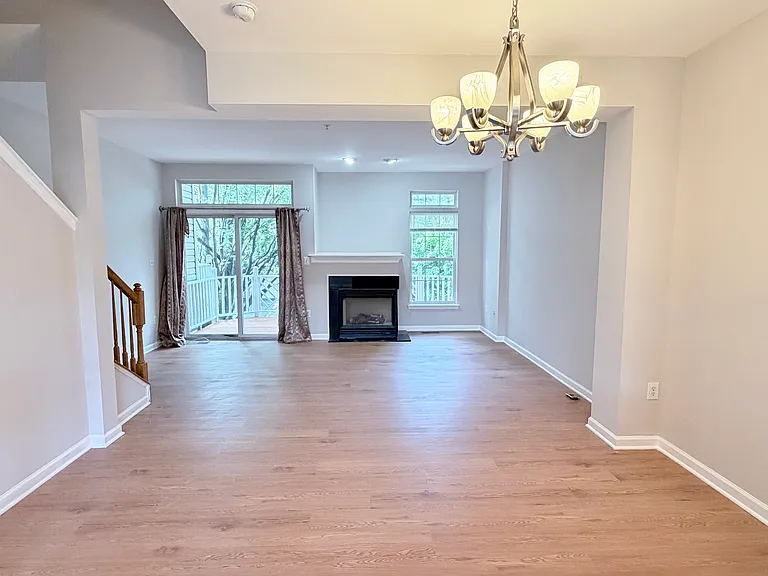 603 Eisenhower Dr — Photo 8