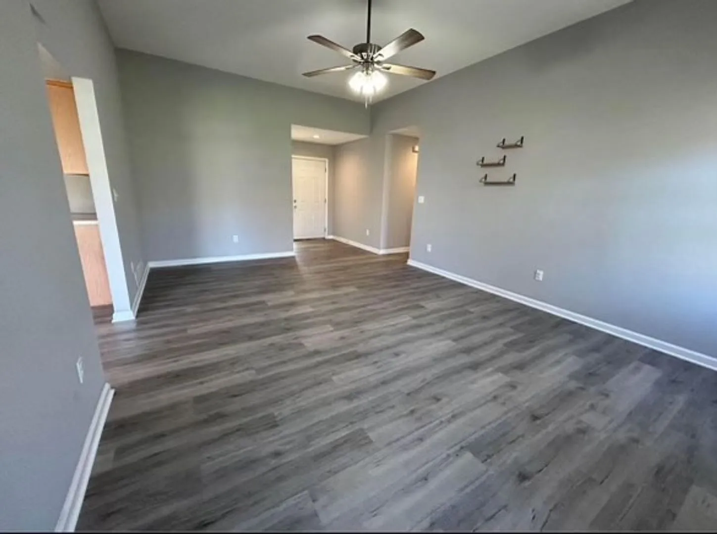 Impressive 3 Bed 2 Bath House In 7 Oaks! — Photo 3