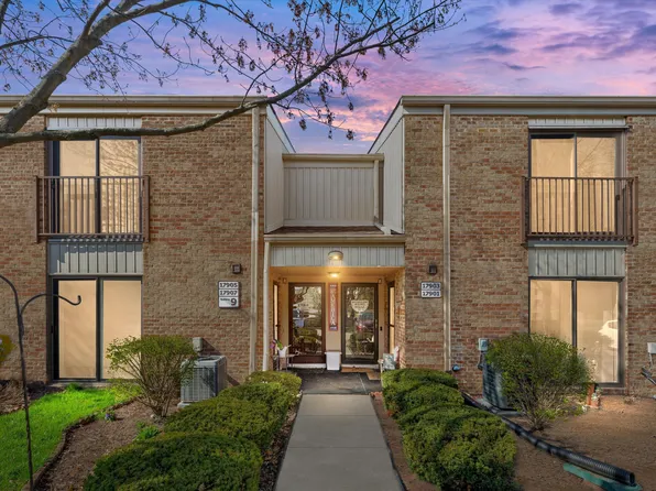 17903 University Park Dr, Livonia, MI 48152