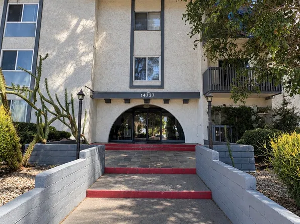 14839 Sherman Way, Van Nuys, CA
