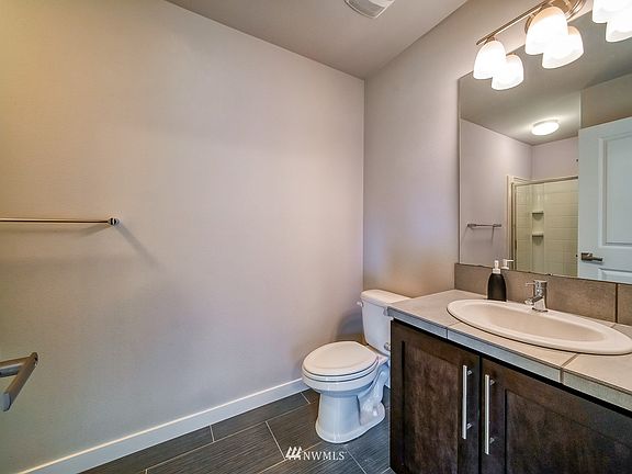 Lower level 3/4 bath