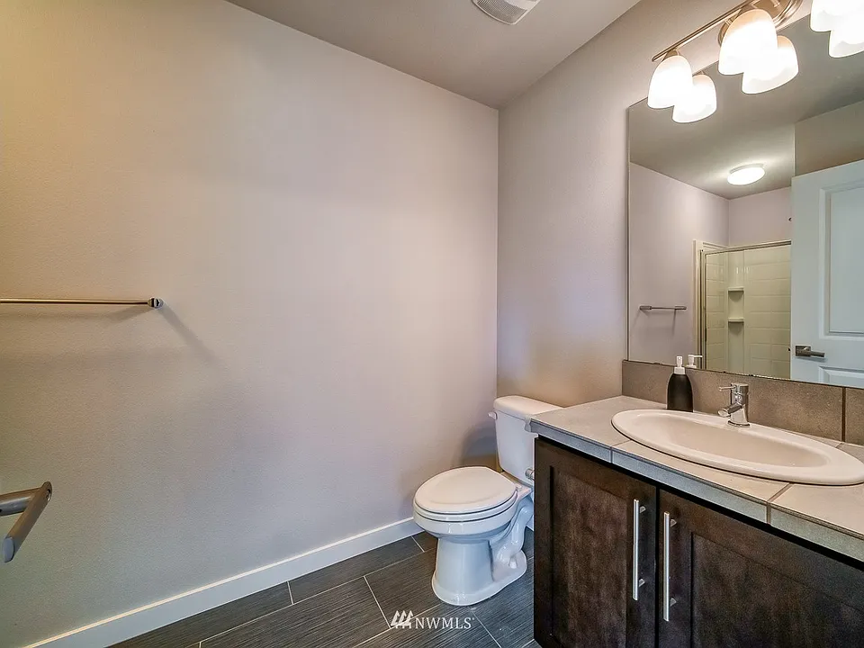 Lower level 3/4 bath