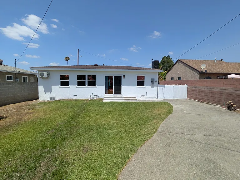 5052 Baldwin Park Blvd — Photo 14