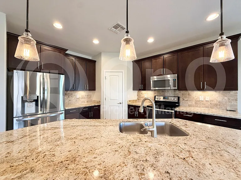 2814 E Quenton St — Photo 6