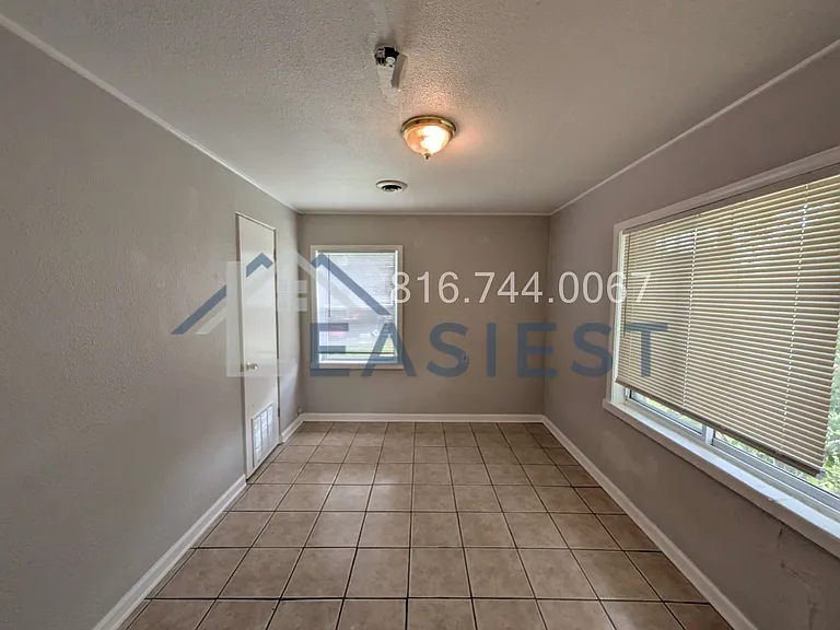 8832 N Forest Ave — Photo 10