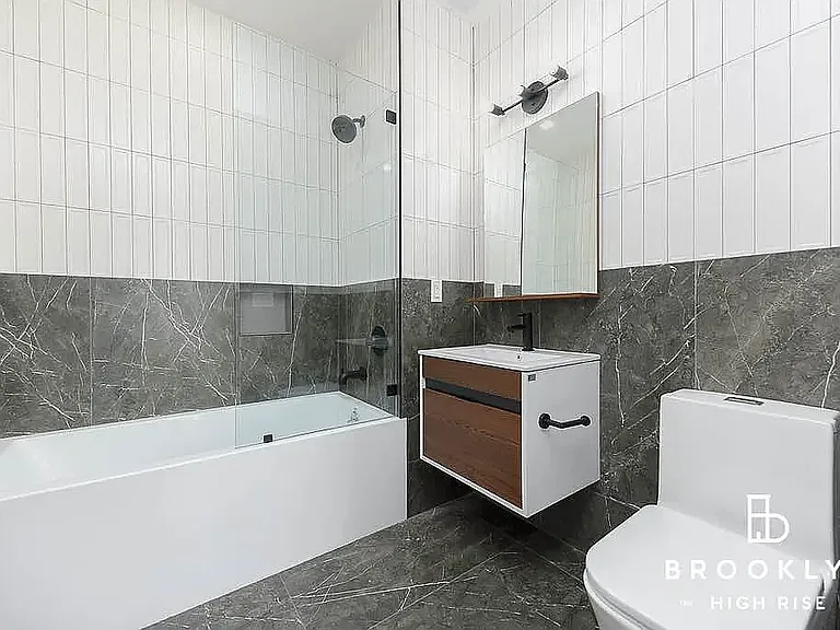 1010 Rogers Ave #5A — Photo 3