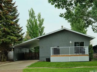 302 7th St E, Rosetown, SK S0L 2V0