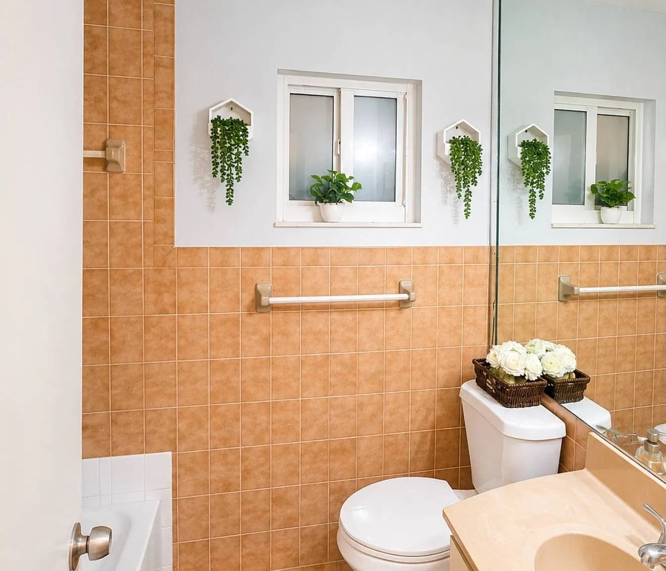 Studio, 1.0 bath, 250 sqft, $900 — Photo 2