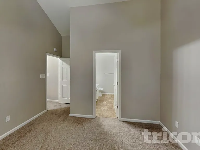 1405 Wessex Ct — Photo 8
