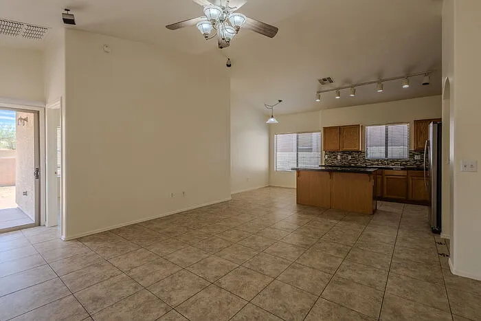 258 E Camino Limon Verde — Photo 4