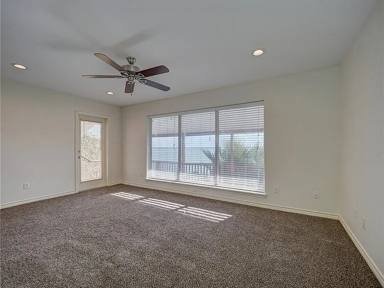 1343 Bayview Dr — Photo 23