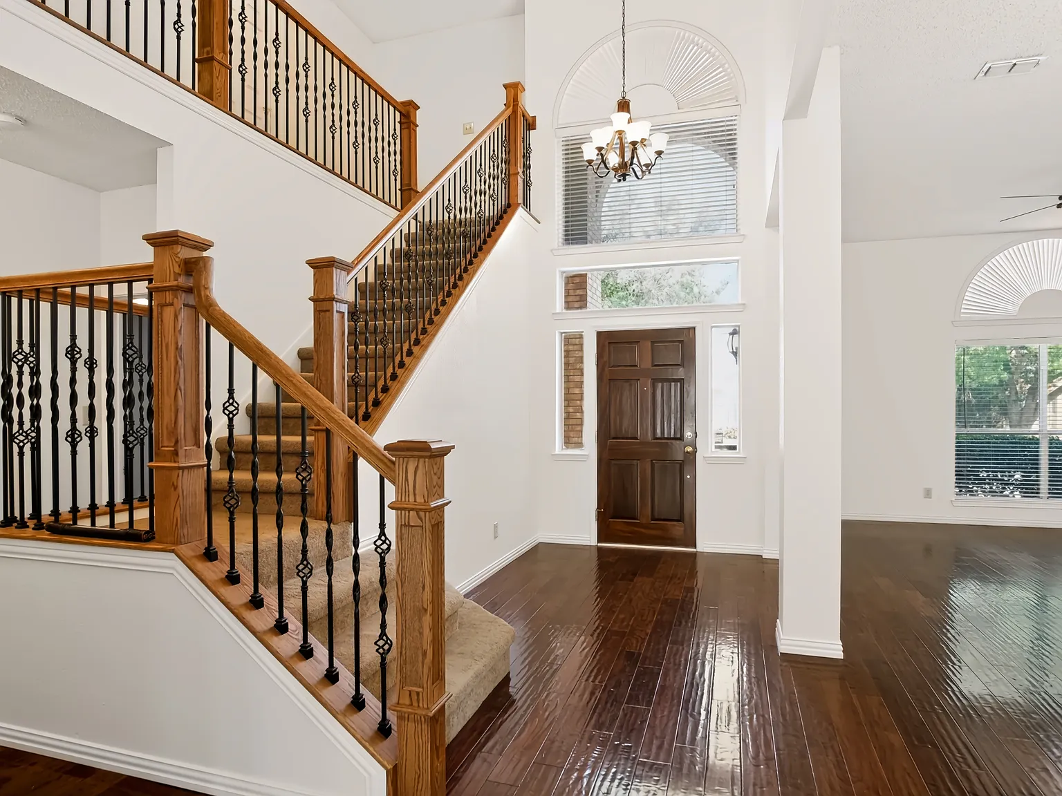 4 bed, 2.5 bath, 2490 sqft, $3,500 — Photo 3