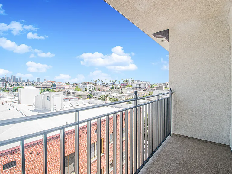 856 Gramercy Drive — Photo 93