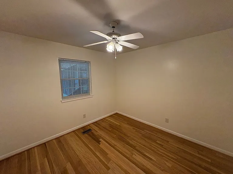 7326 President St — Photo 11