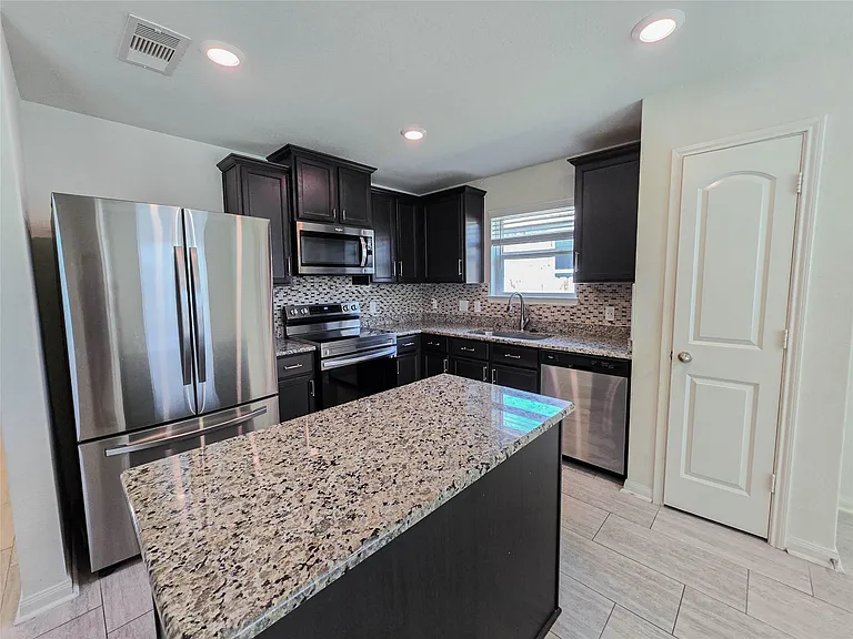 332 Lone Mountain Dr — Photo 7