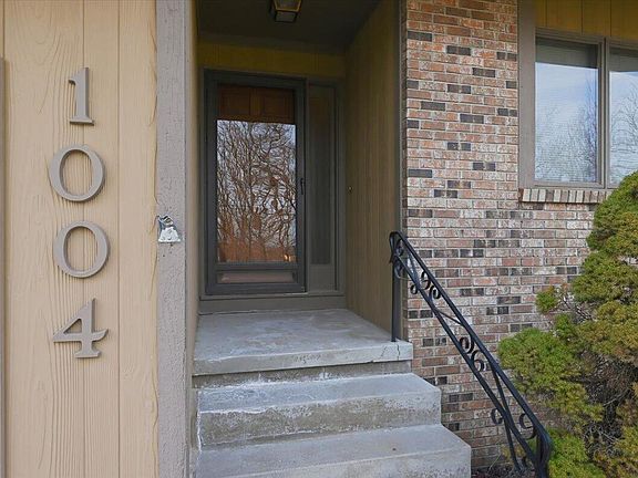 2nd image of 1004 Arbor Ridge Cir