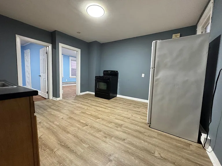 61-2 Lounsbury St #1 — Photo 3