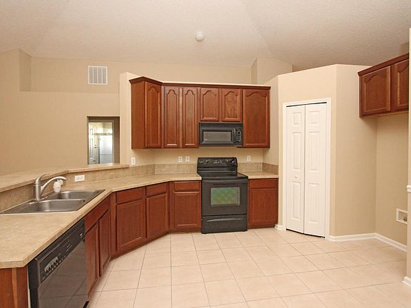 5th image of 183 Greenfield Dr
