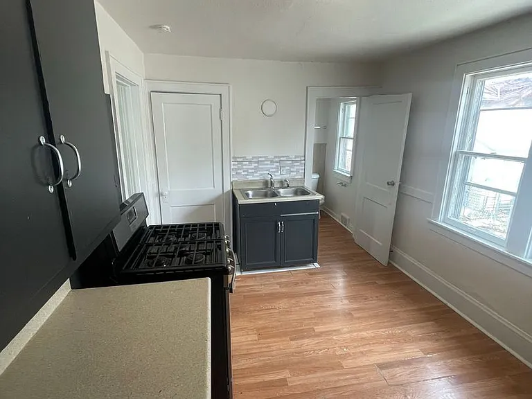 3340 N 44th St — Photo 5