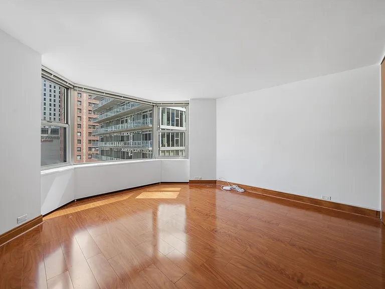 535 N Michigan Ave #1009 — Photo 10