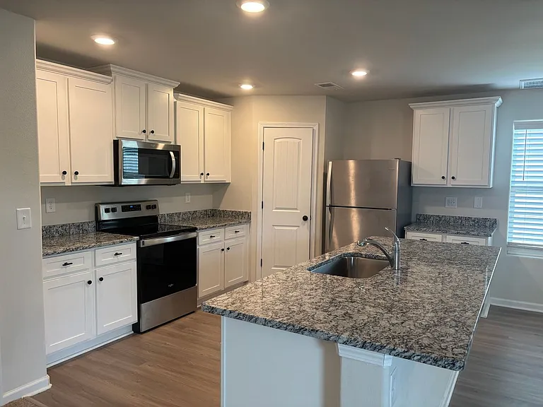 329 Aniston Ln — Photo 4