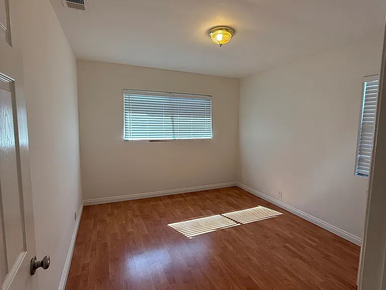 5935 Buffalo Ave #5937-1/2 — Photo 5