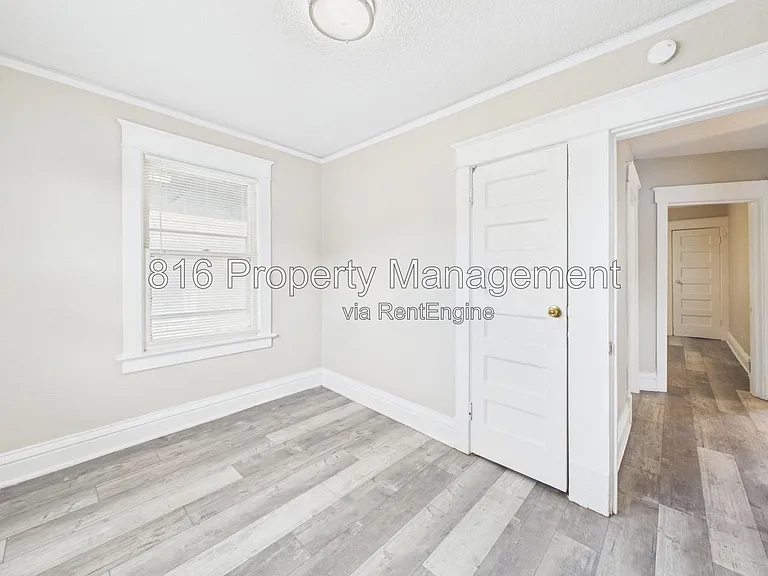 3205 E 31st St — Photo 22