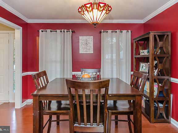 5th image of 10714 Crestwood Dr