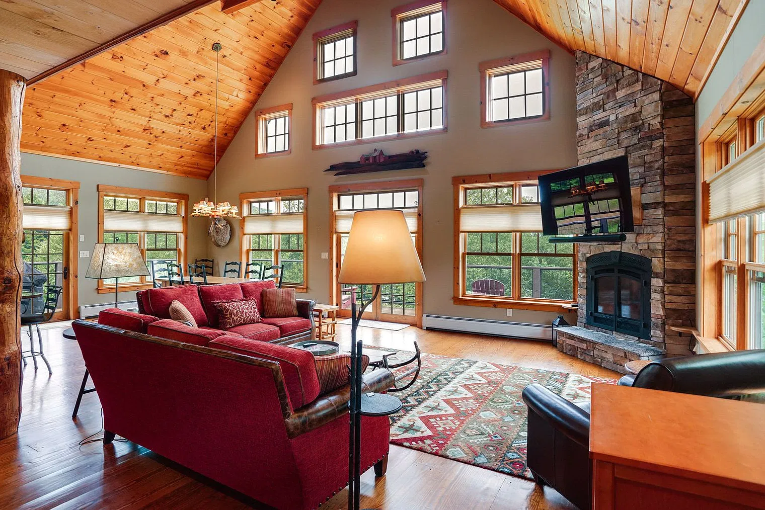 4 bed, 4.0 bath, 4994 sqft, $4,698 — Photo 1