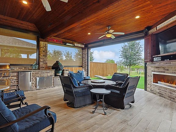 2nd image of 1601 Twistleaf Rd