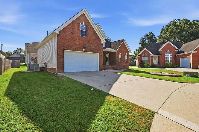 4 bed, 2.5 bath, 2150 sqft, $2,595 — Photo 2