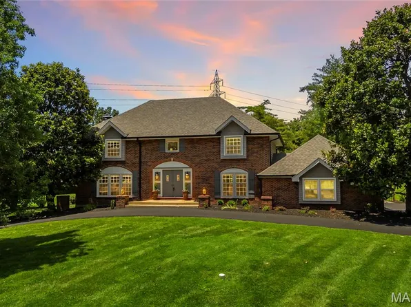 12405 Montsouris Dr, Saint Louis, MO 63141