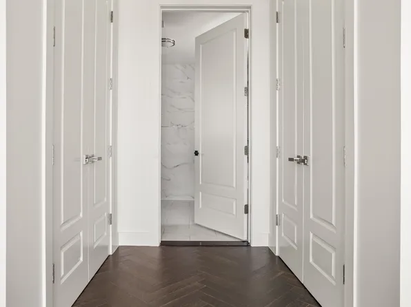 11-12 44th Drive image 8 of 17