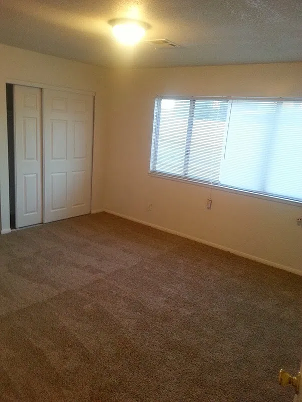 Beautiful Single Story 3 Bedroom 2 Bath Home! — Photo 4