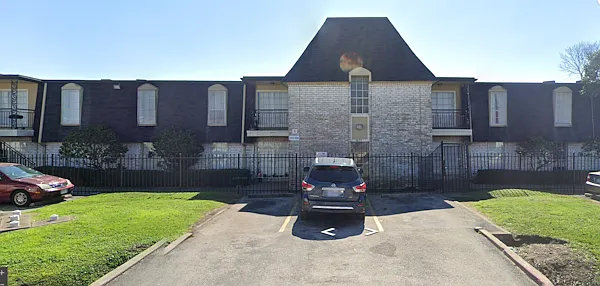 Le Chateau Apartments