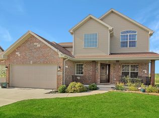 1453 S Saddlebrook Ln, Minooka, IL 60447