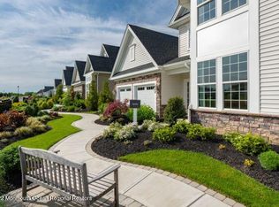 32 Vizcaya Dr, Monroe Township, NJ 08831