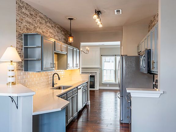 3rd image of 68 Spring Crossing Cir