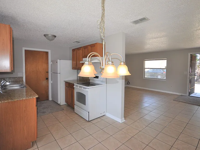10930 Whitly Ct — Photo 4