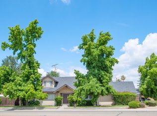 1744 S County Center Dr, Visalia, CA 93277