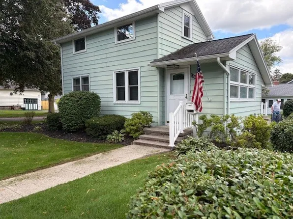 146 S Main St, Fairport, NY 14450