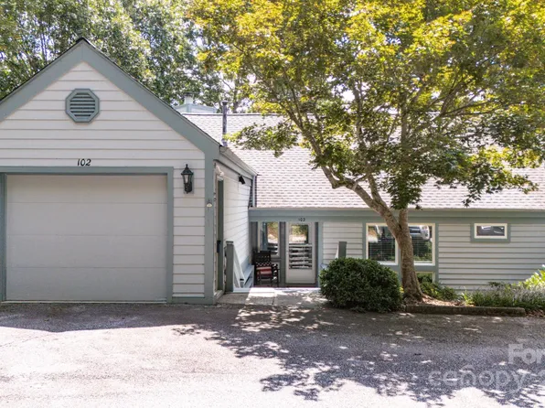 102 Sunny View Ln, Flat Rock, NC 28731