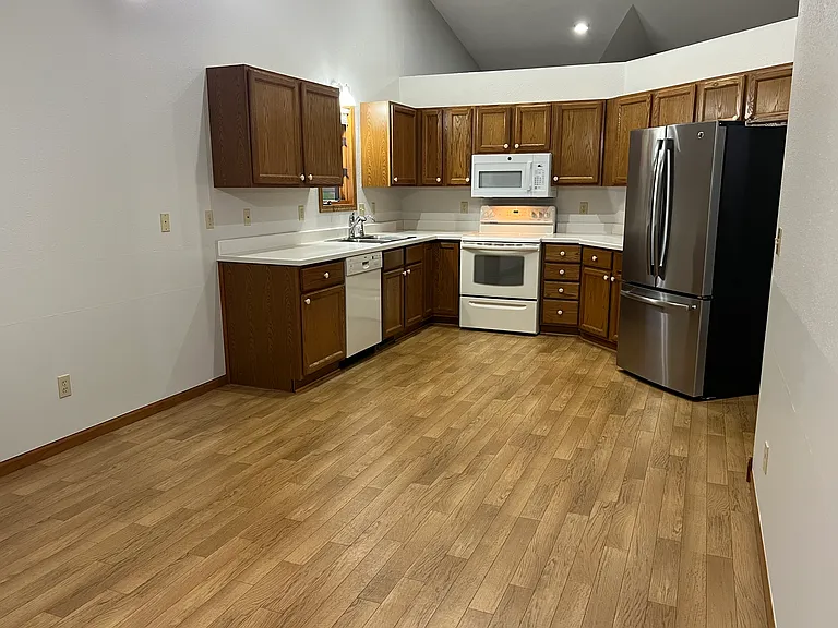 104 N Belmont Dr — Photo 10